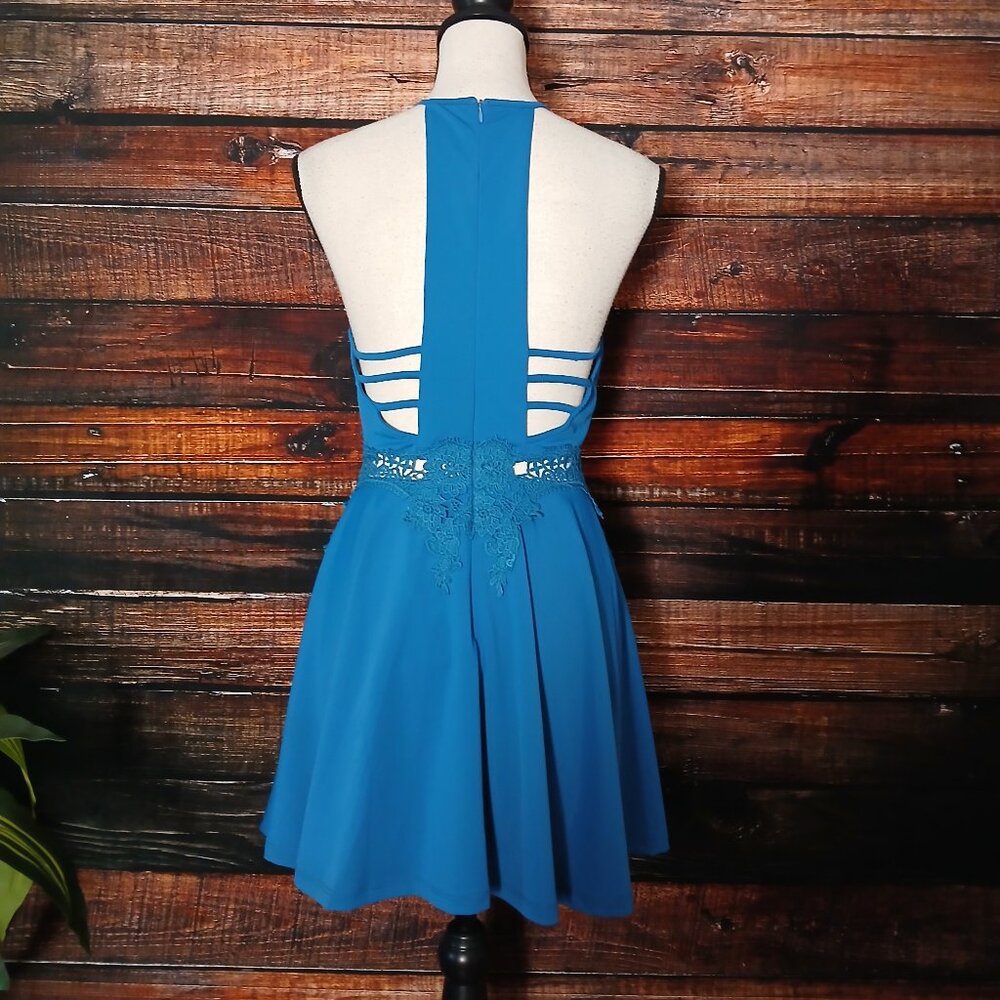 NWT Listicle Mini Dress Size S Blue Skater Lace Applique Open Shoulder Nylon - Picture 3 of 12